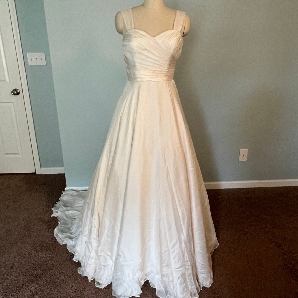 Justin Alexander NEW UNWORN 6 - 8 Silk Weddding Dress w/ straps and train